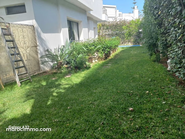 Villa de haut standing à vendre à Ain Diab. 9 pièces confortables. Piscine et cheminée — 4
