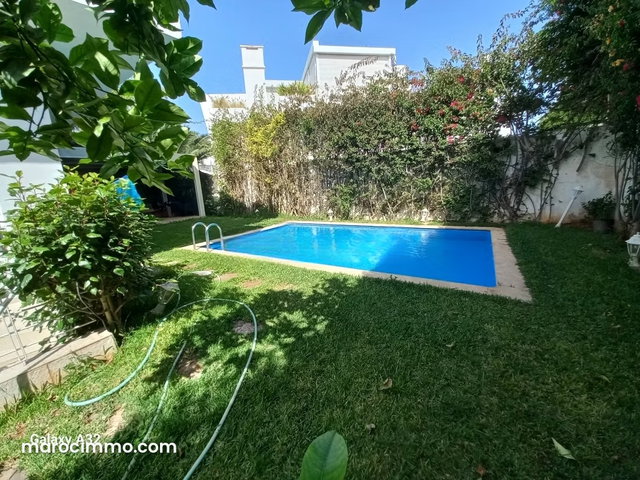 Villa de haut standing à vendre à Ain Diab. 9 pièces confortables. Piscine et cheminée — 2