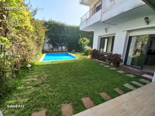 Villa de haut standing à vendre à Ain Diab. 9 pièces confortables. Piscine et cheminée — 5