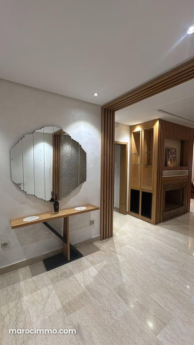 Superb appartement de 200 m2 entiérement meublé — 4