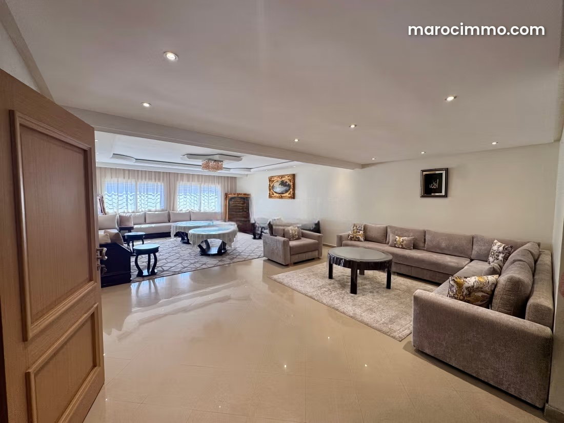 200 sqm house in central Bouskoura, three levels, south-facing — Bouskoura