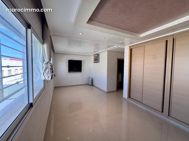 Maison à acheter à Bouskoura. 4 chambres agréables. Système de parabole et résidence sécurisée — 3