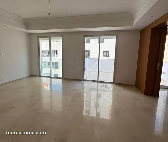 Très belle appartement vide à louer à CFC — 5