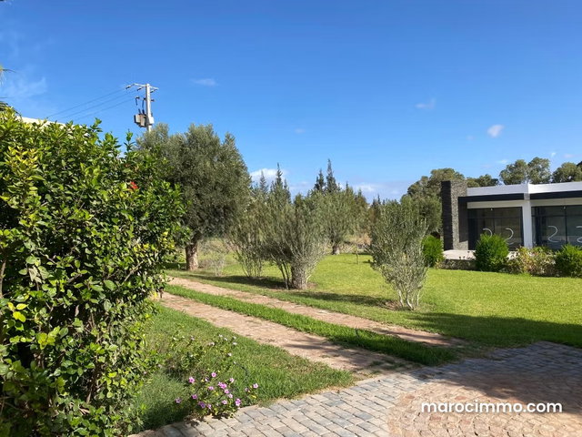 VILL NEUVE, sans AVNA, avec piscine et jardin — 2