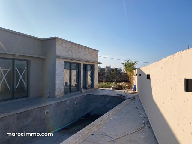 Villa neuve avec piscine dans une zon urbaine — 5