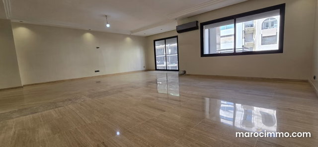Appartement Refait à Neuf au Cœur du Triangle d'Or – Racine — 2