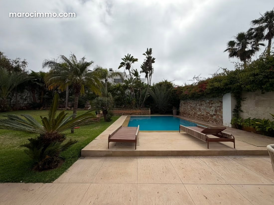 Architect-designed villa, 1,000 sqm, garden and pool, Anfa, Casablanca — Casablanca