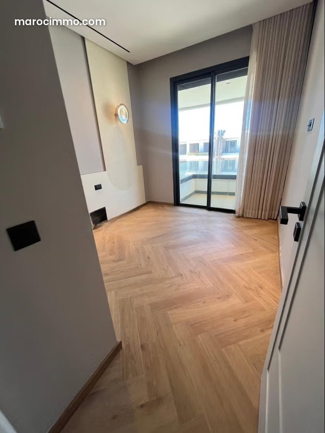 Ain diab extension: appartement de 103 m2 en location. 3 chambres. Meublé dans Résidence avec piscines — 5