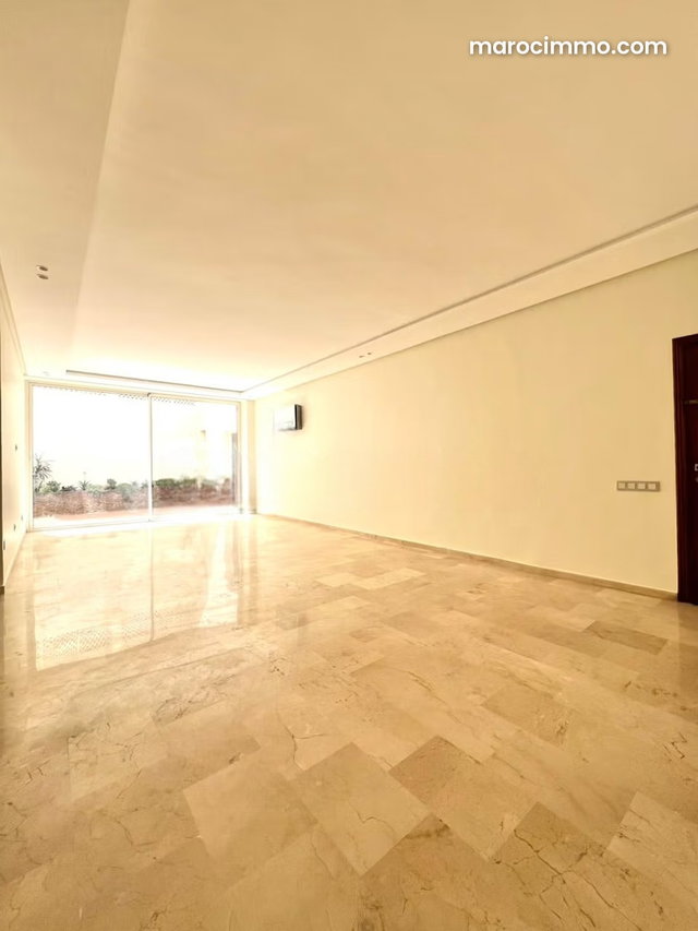 Luxury Empty Apartment for Rent — 2