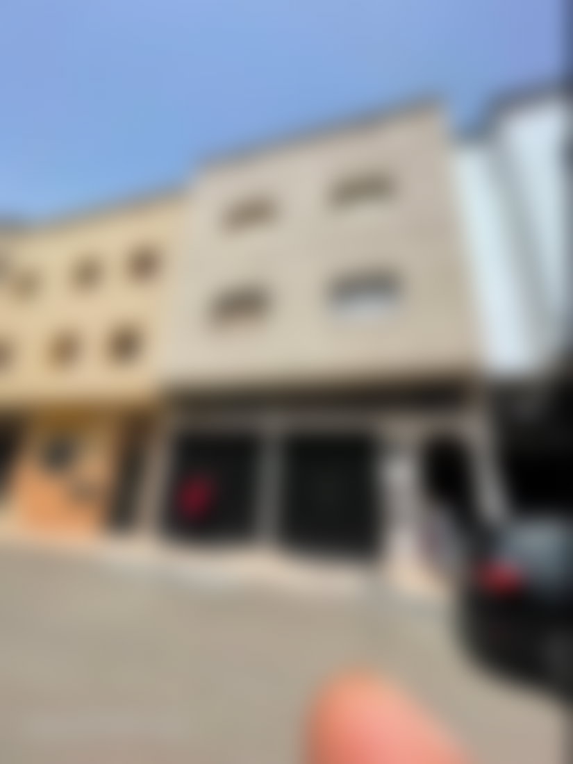 منزل رباعي الطوابق مع شرفة وكراج في سيدي معروف بالدار البيضاء