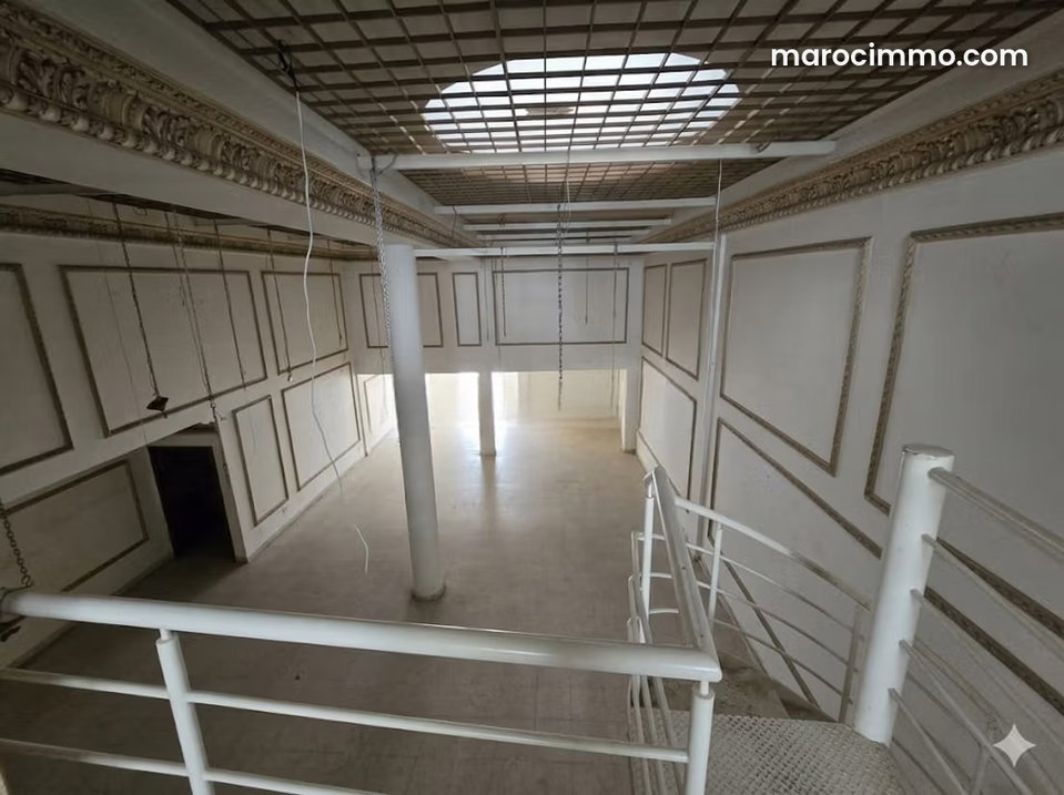 Louez le local idéal à Racine Extension. Superficie 295 m²