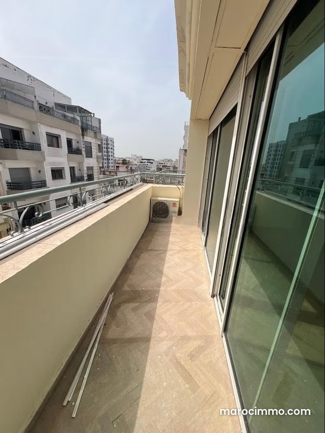 Vente d'un bel appartement à Gauthier. 4 pièces. Avec ascenseur et terrasse — 2