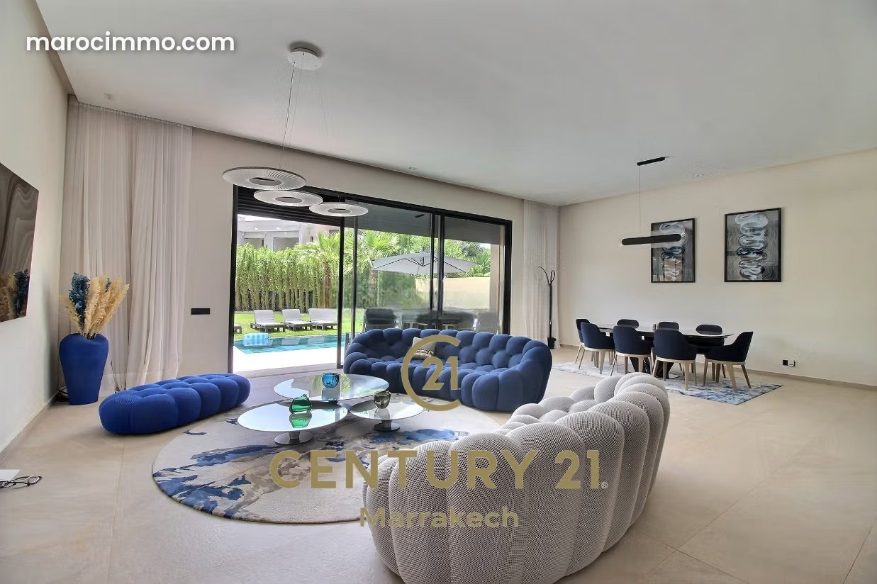 250 m² Villa with Swimming Pool for Sale in Agdal, Marrakech — Marrakesh