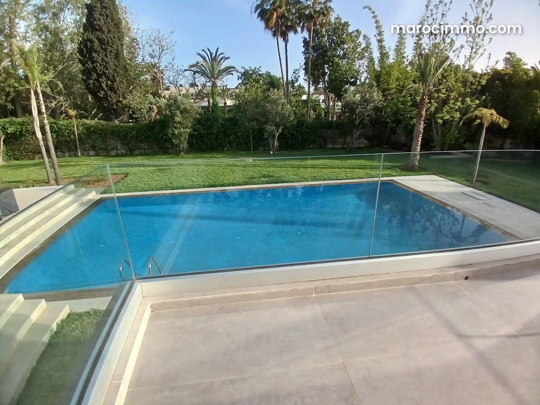 Villa 900 m² avec piscine et jardin 2200 m², Souissi, Rabat — Rabat