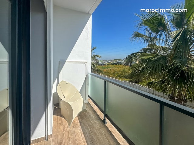 Villa à louer Dar Bouazza – Architecture contemporaine, jardin paysagé, résidence sécurisée avec piscine — 3