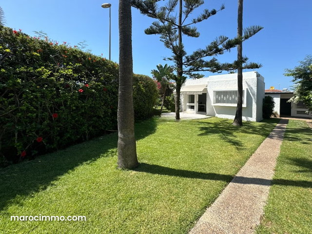 Villa de Plain Pied avec Jardin Méditerranéen — Aïn Diab, Casablanca – 25 000 DH — 2