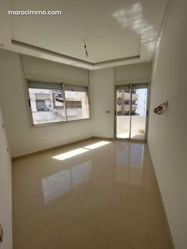 Bel appartement rénové sur Maarif avec terrasse — 2