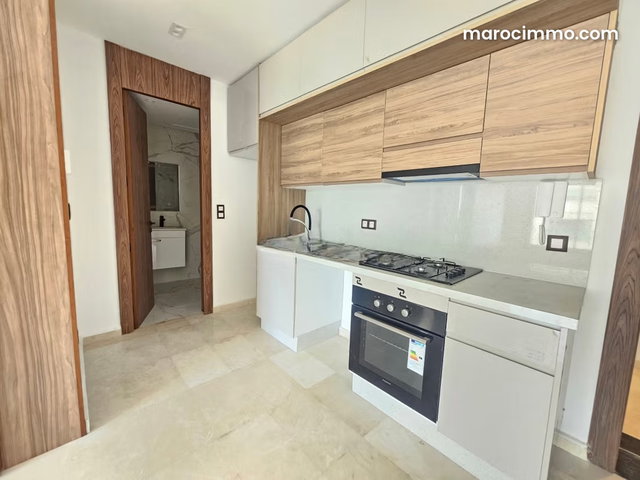 Nice new studio for rent with balcony — 3