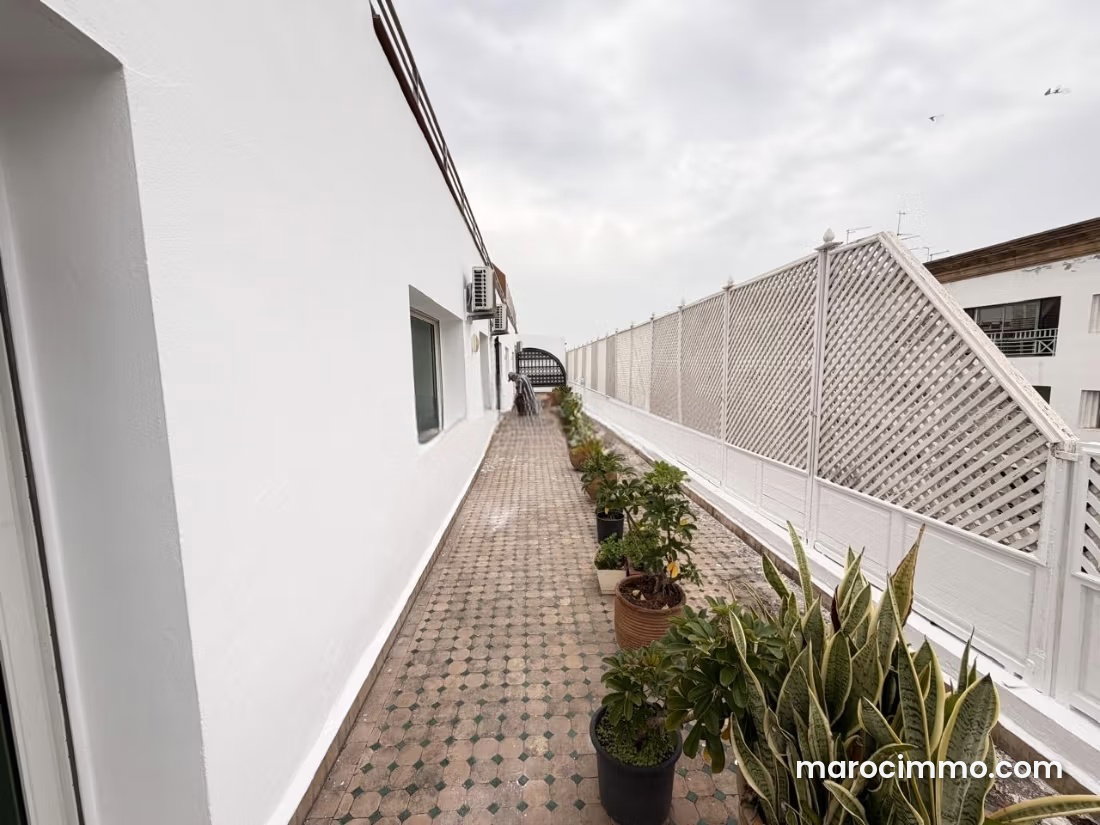 225 sqm apartment with terrace, Upper Agdal, Rabat — Rabat