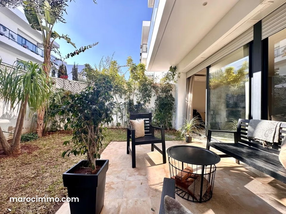 Trés bel appartement vide avec jardin à louer