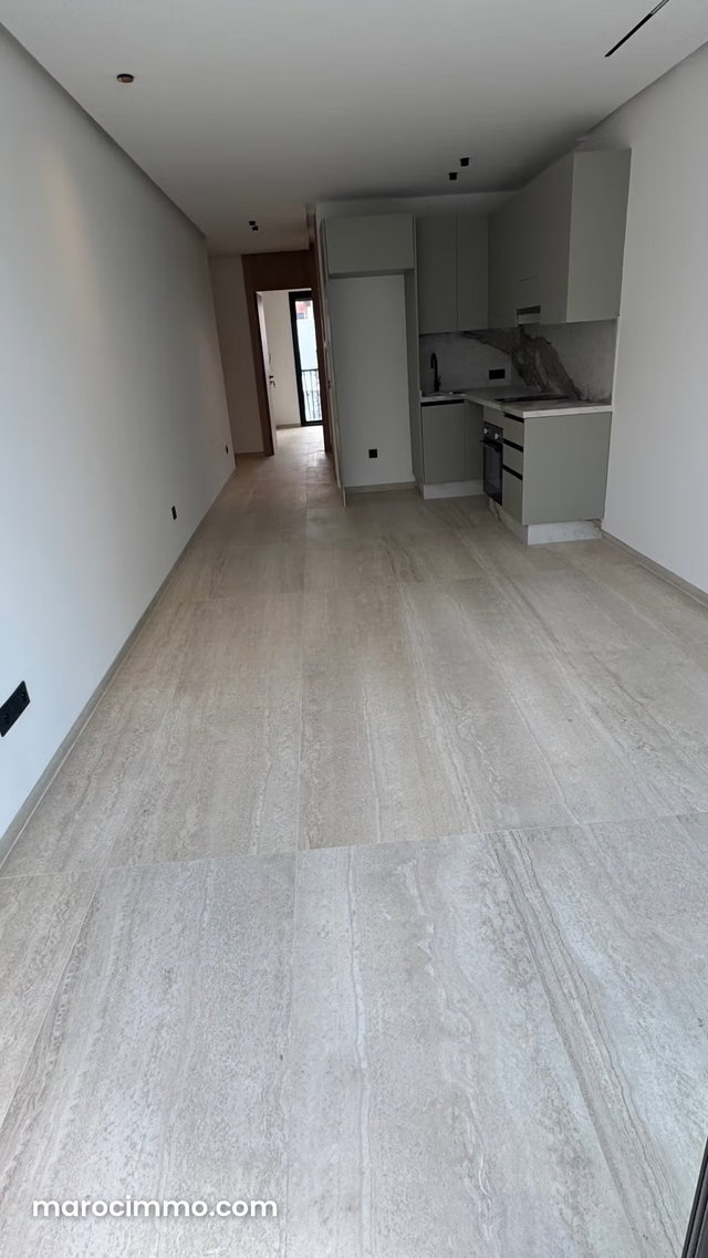 Studio à côté de Siège UMNIA BANK route EL JADIDA — 3