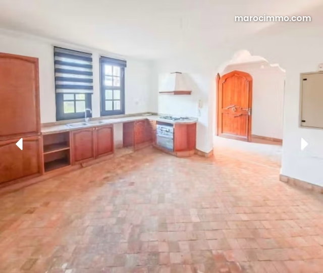 Villa de haut standing à louer à Route Casablanca. 4 grandes pièces. Jardin et terrasse — 4