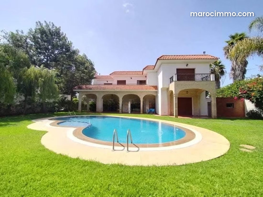 Villa 800 m² avec piscine et jardin à louer, Souissi, Rabat — Rabat
