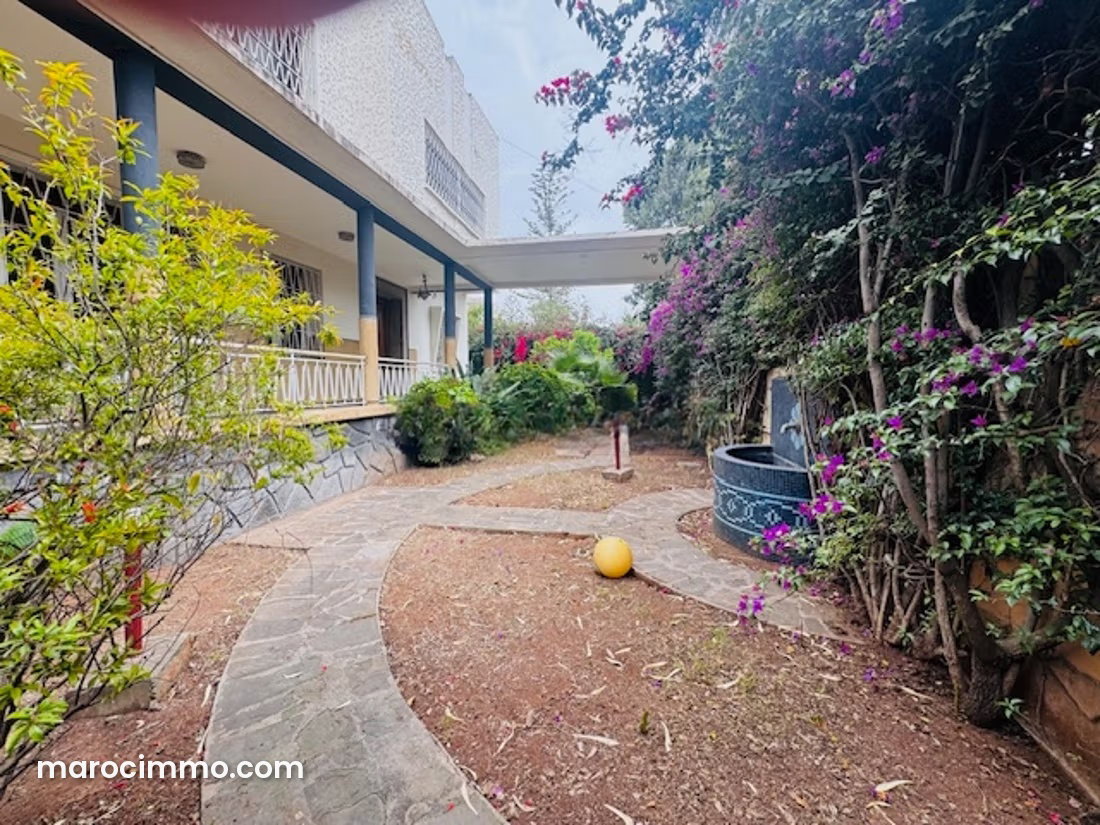 929 m² Villa to Restructure, Polo, Casablanca — Casablanca