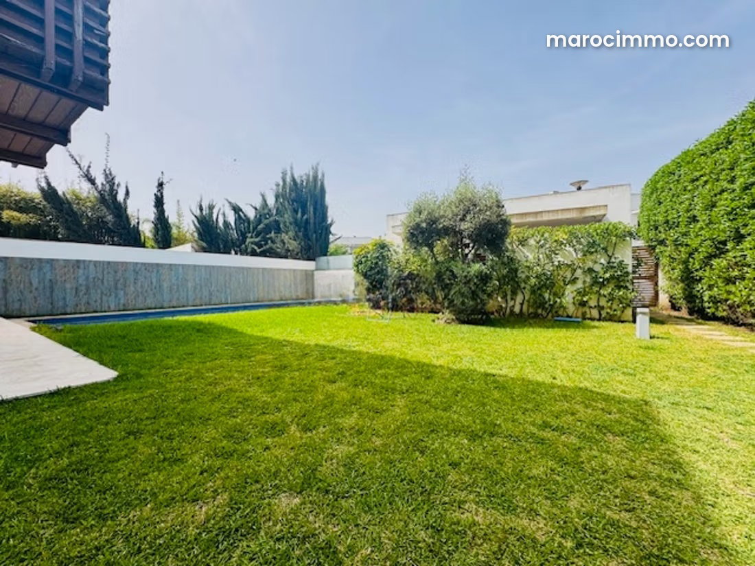 Villa 530 m² avec piscine et jardin, Bouskoura centre — Bouskoura