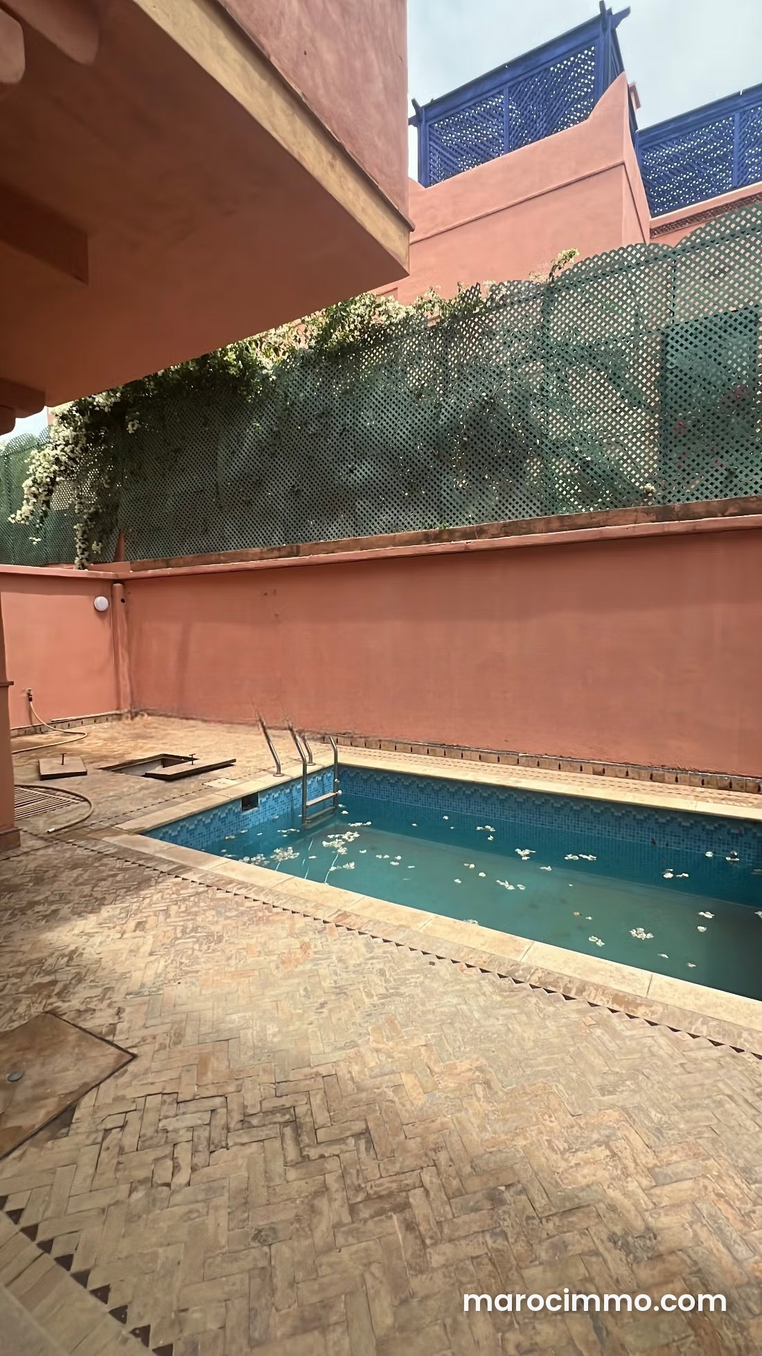 400 m² Villa with Pool for Rent on Route de Casablanca, Marrakech — Marrakesh