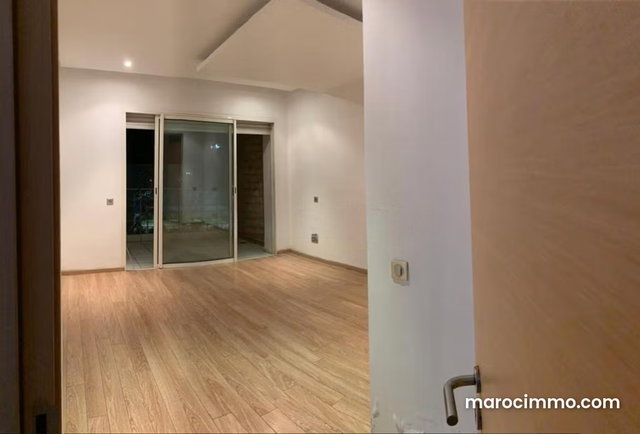 Bel appartement à vendre à Riyad. 3 belles chambres. Ascenseur et garage — 4