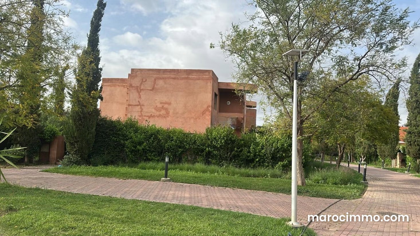 فيلا مشرقة مع مسبح خاص بطريق فاس في مراكش — مراكش