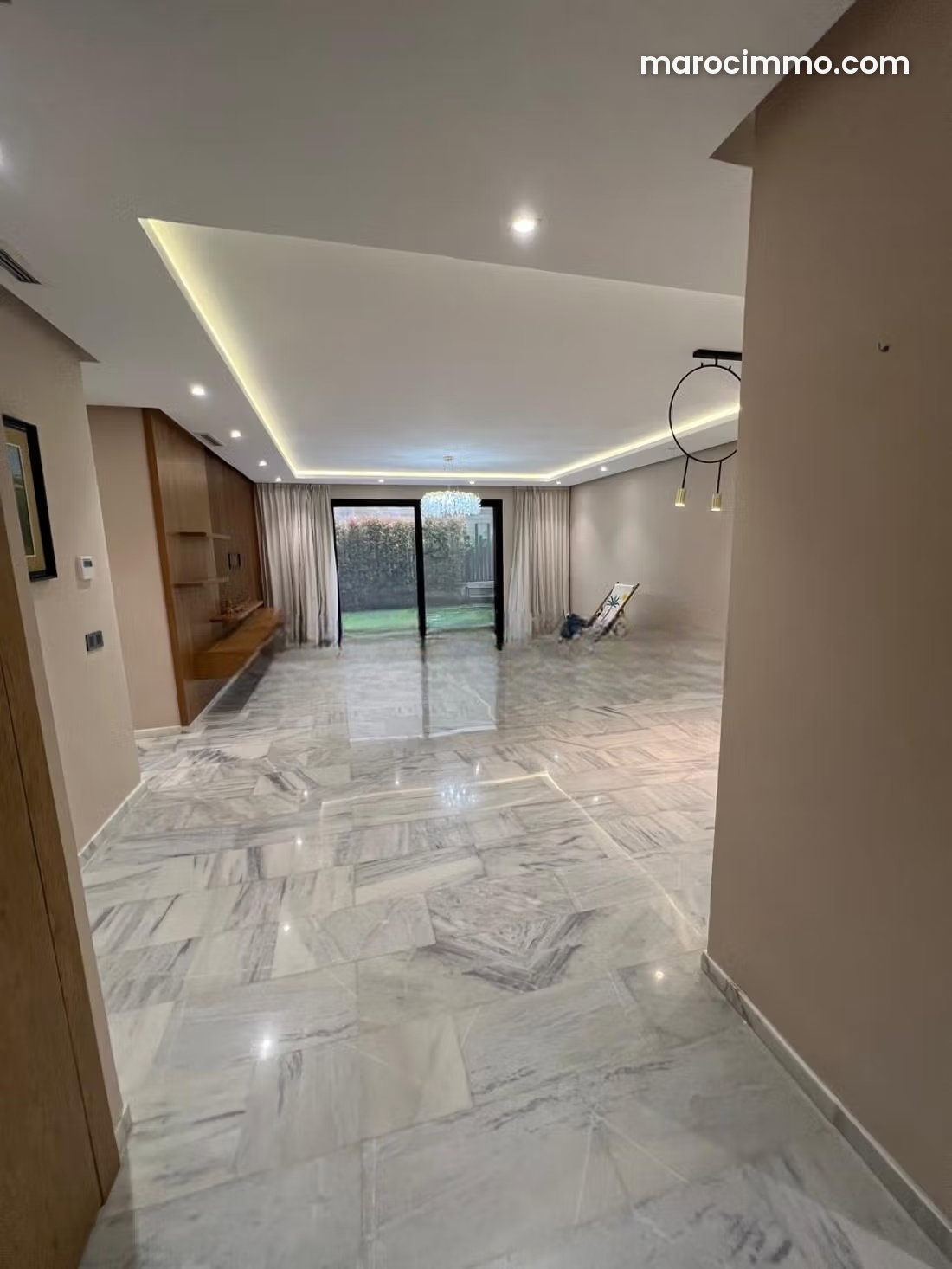 190 sqm apartment with garden and swimming pool, El Menzeh — El Menzeh