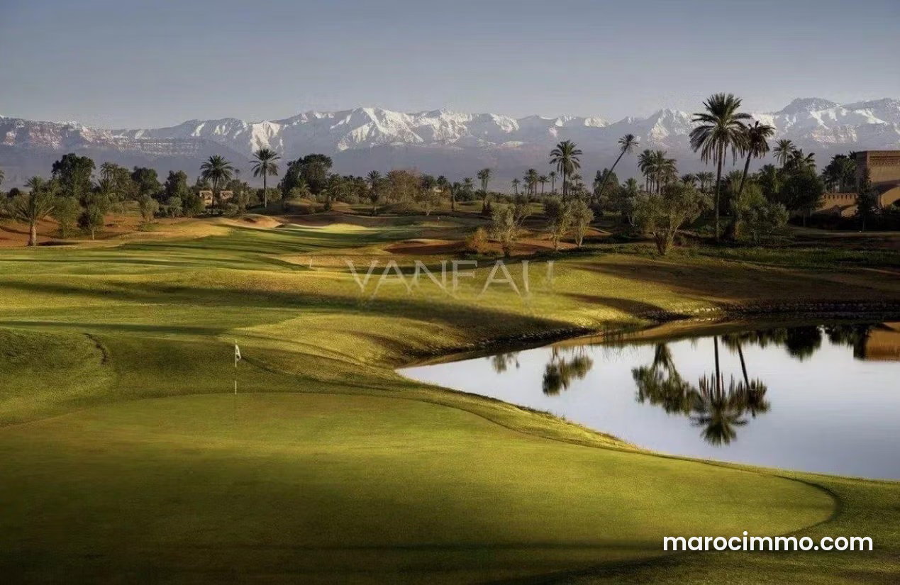 Terrain 1766 m² face au golf Amelkis, Marrakech — Marrakech