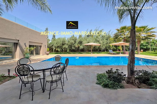 Villa privée Vide de 5 suites, sans VNA, 2396 m² — 2