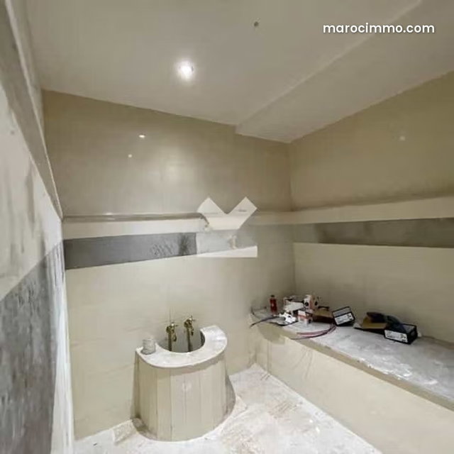 Villa à Vendre de 243.0 m² à Casablanca, Oulfa — 4