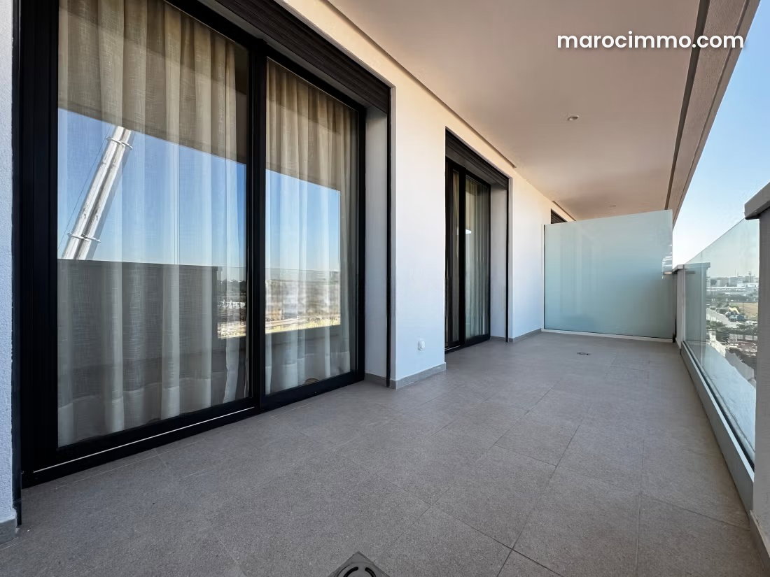 Newly furnished studio, Casablanca Finance City, terrace and parking — Casablanca