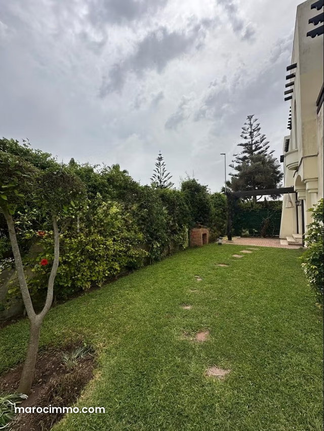 Superbe villa à la location en résidence fermée avec piscine à Ain Diab près du Parc Sindibad — 2