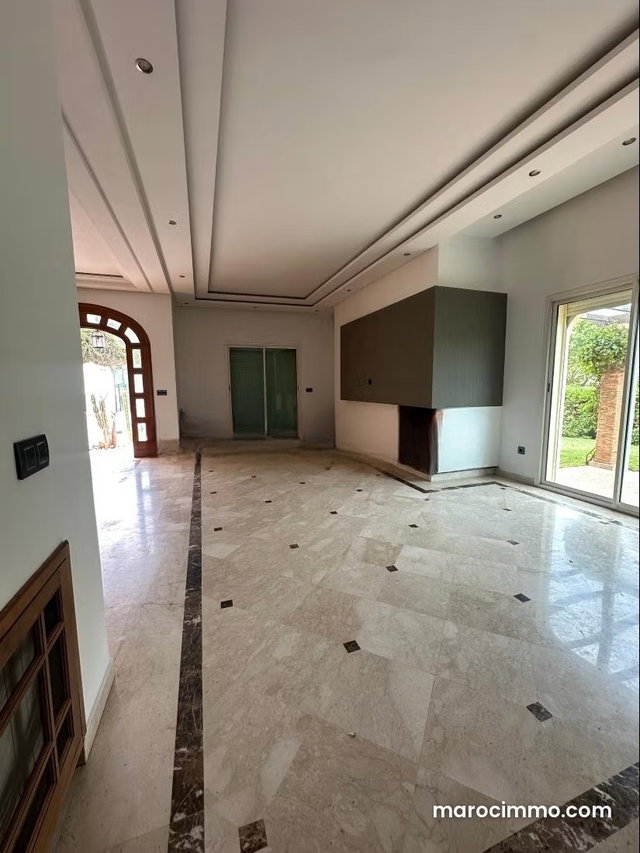 Superbe villa à la location en résidence fermée avec piscine à Ain Diab près du Parc Sindibad — 4
