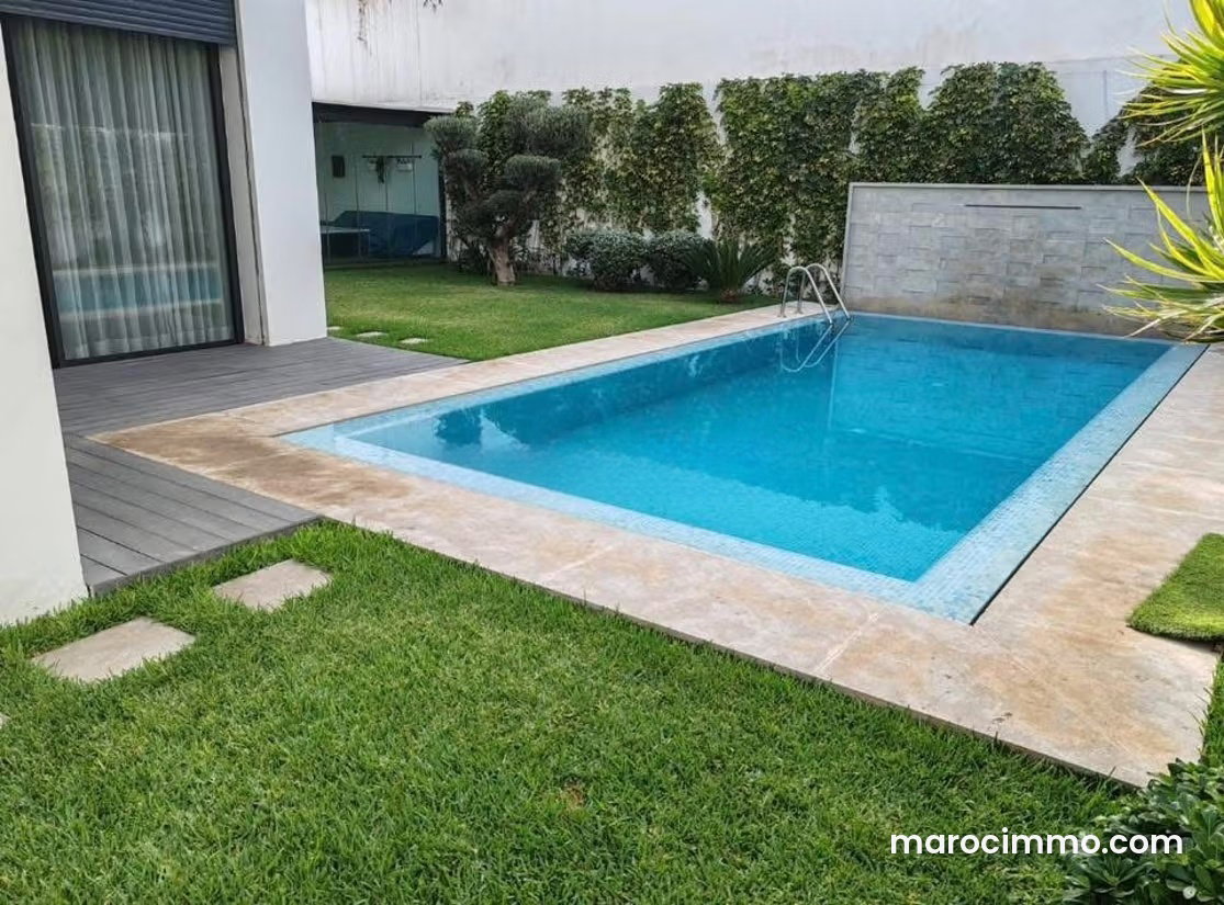 680 m² Villa with Swimming Pool and Hammam, Polo, Casablanca — Casablanca