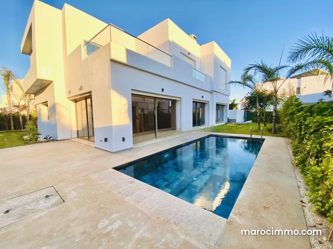 700 m² Villa with Pool and Garden in El Menzeh — El Menzeh