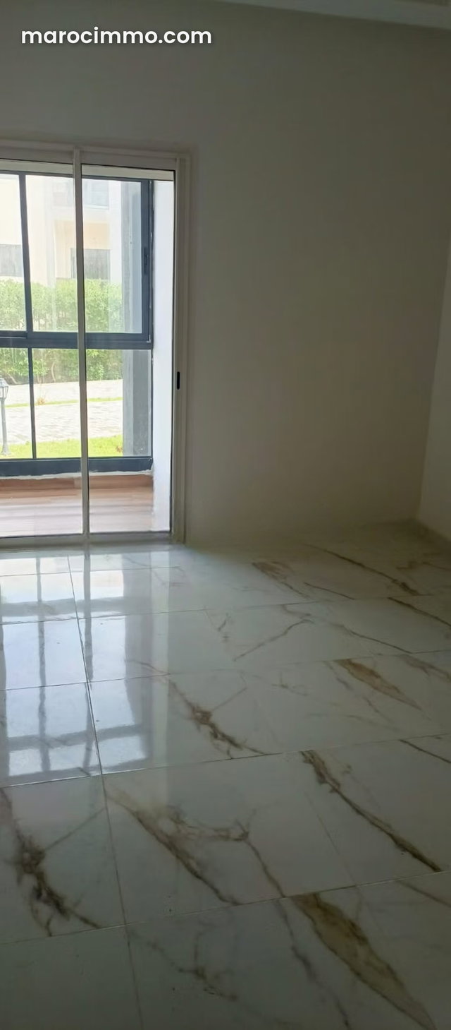 RDC avec Accès Jardin Res avec piscine — 4