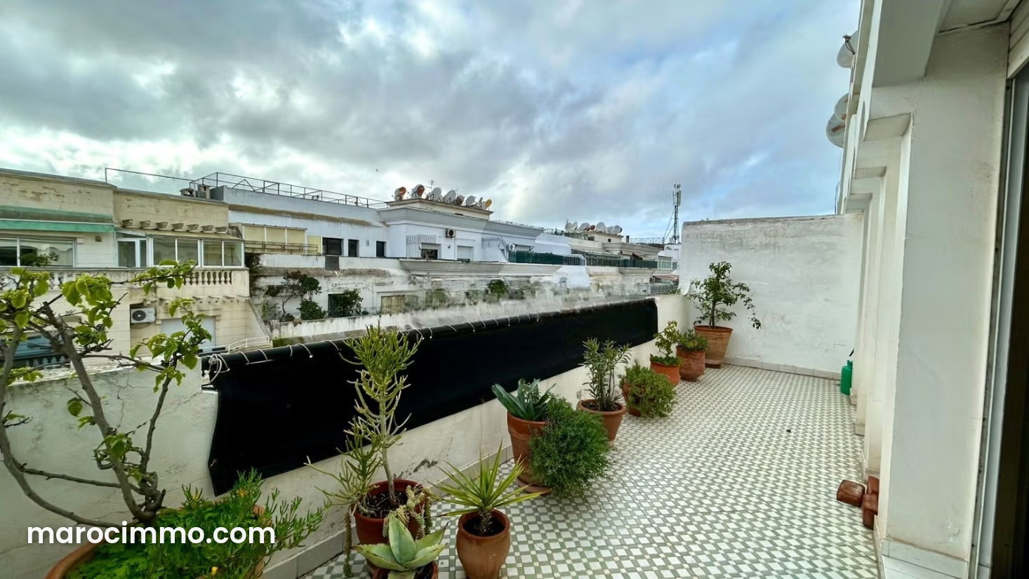 240 m² Apartment with Terrace, Racine, Casablanca — Casablanca