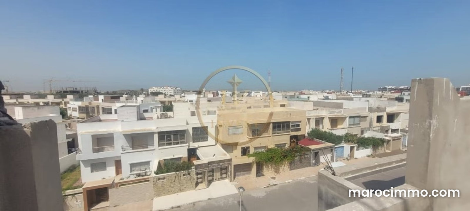 شقة فاخرة بسطح خاص للبيع بحي أركانة الصويرة — الصويرة