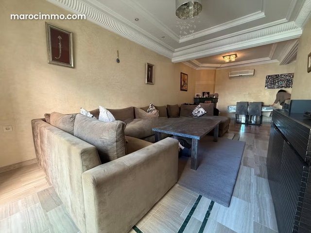 Vend appartement à Les princesses. 3 chambres — 4