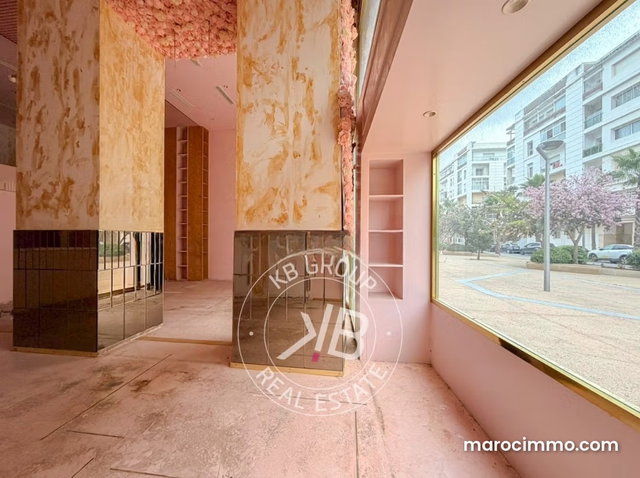 Local commercial à la location à prestigia hay riad — 2