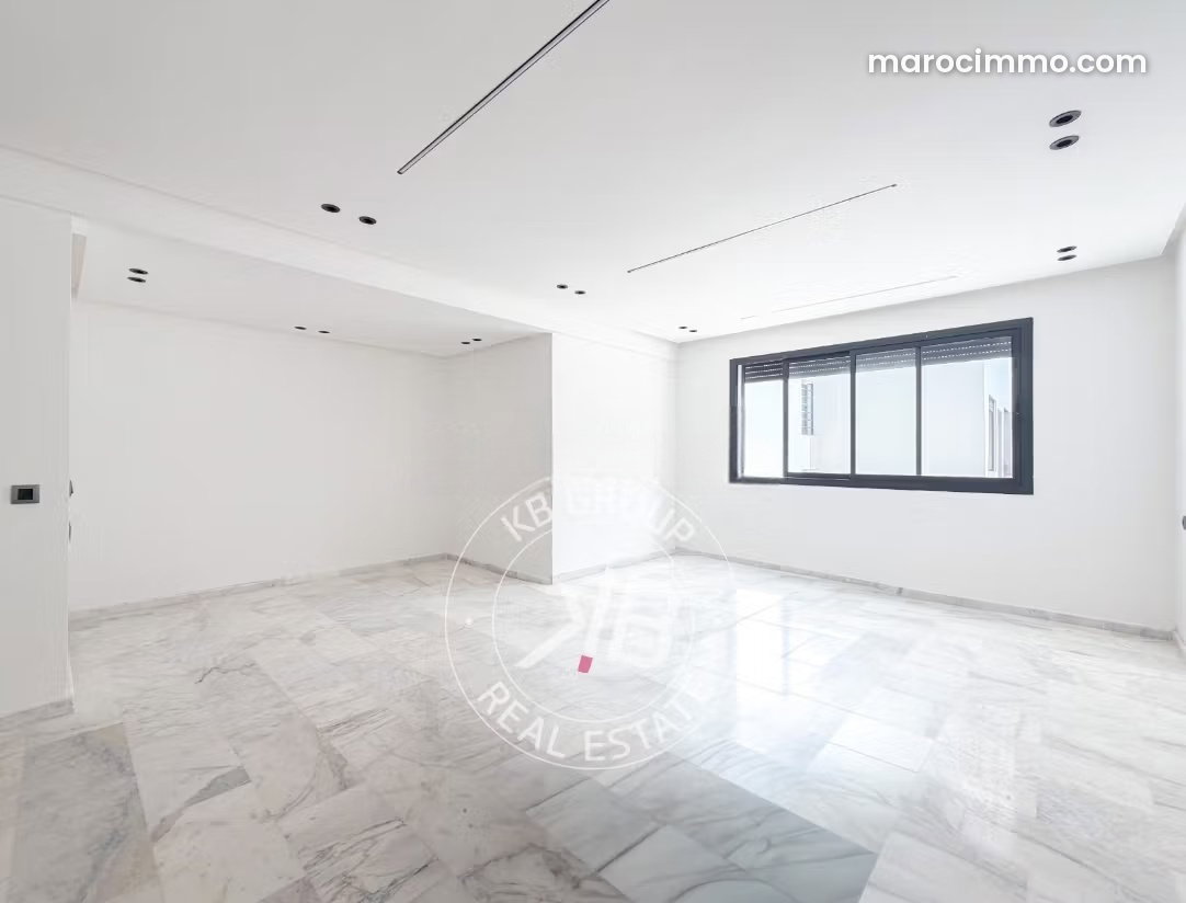 Apartment with terrace for sale in Souissi, Rabat — Rabat