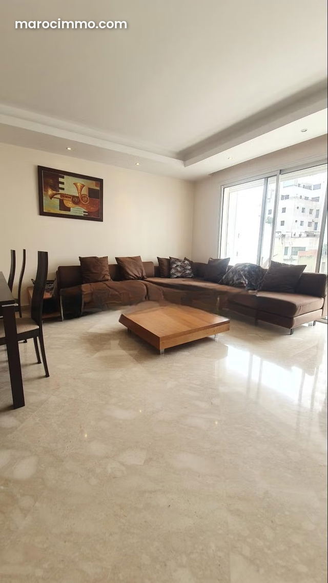 Appartement trois chambres vide à louer à Racine — Casablanca