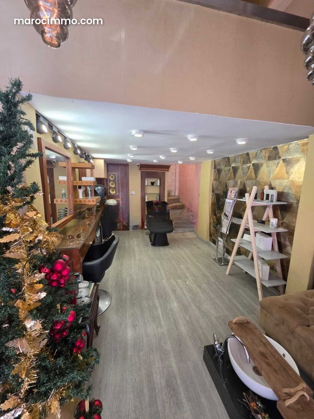 40 m² Commercial Unit, Fully Equipped Beauty Salon, Les Princesses — Casablanca