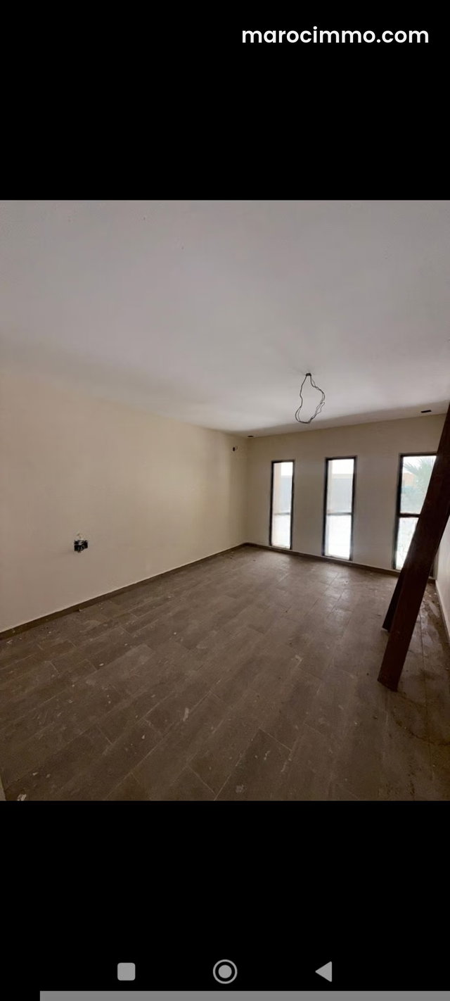 A SAISIR, Bel appartement à vendre à Ain Mezouar. 3 belles chambres. Avec ascenseur et terrasse — 5